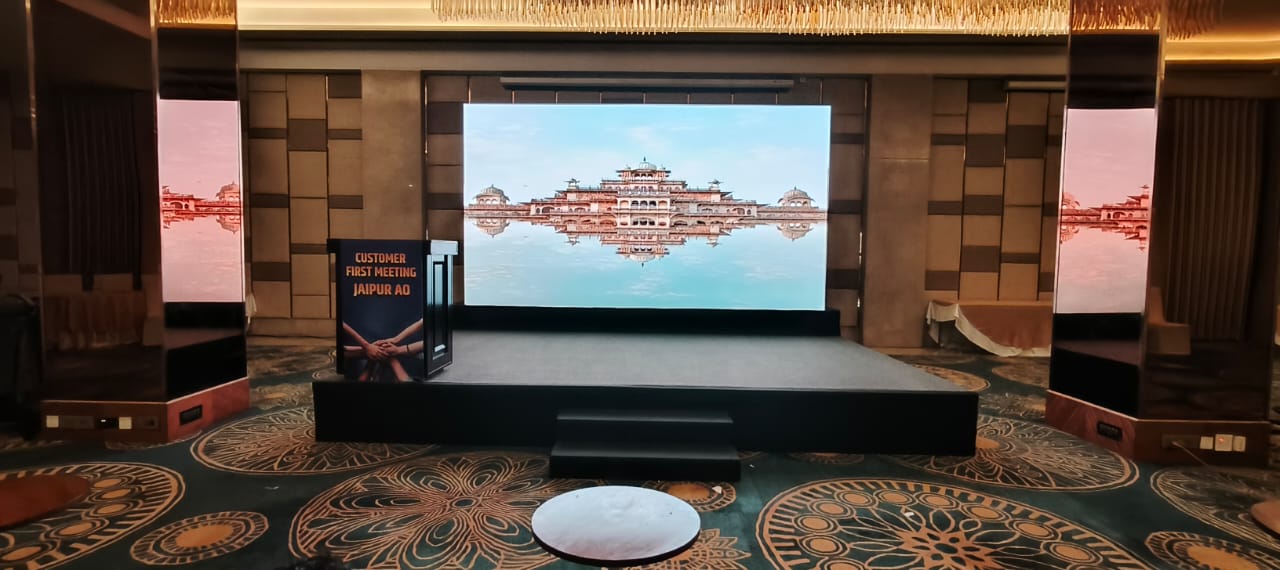 Customer First Immersive Visuals